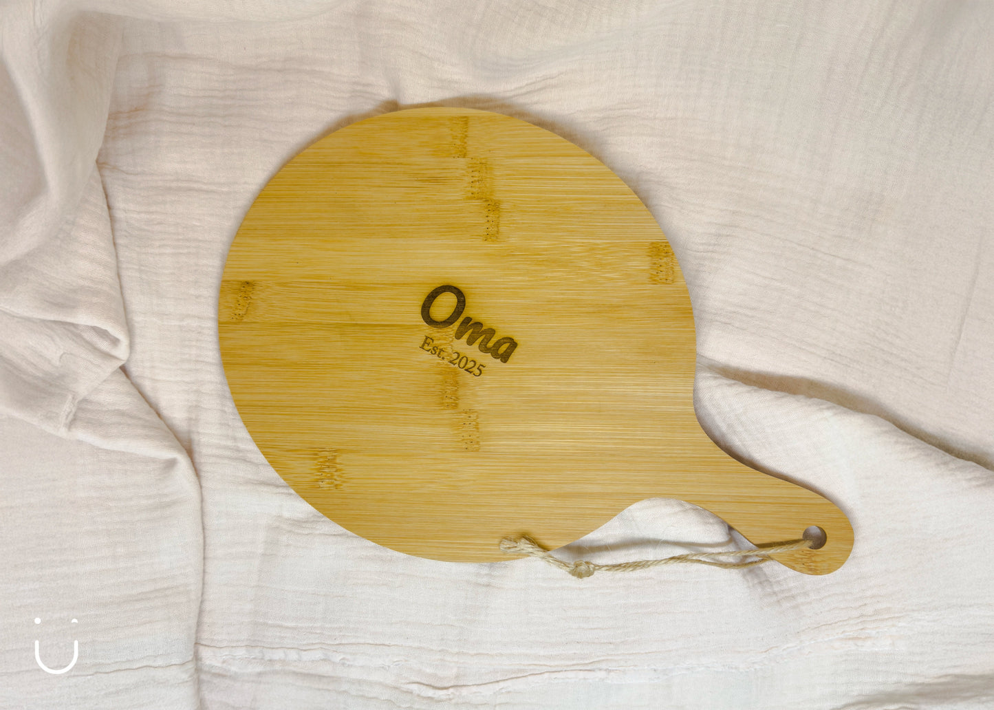 Serveerplank rond - "Oma est. 2025" - Deugeniet - Meter/peter cadeaus