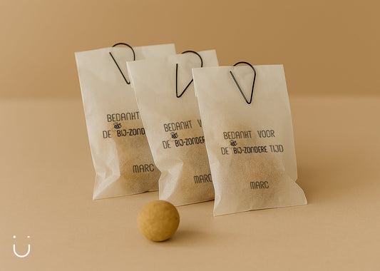 Traktatie zakje met Blossombs - Bedankt voor de bij - zondere tijd - Deugeniet - Traktatie collega